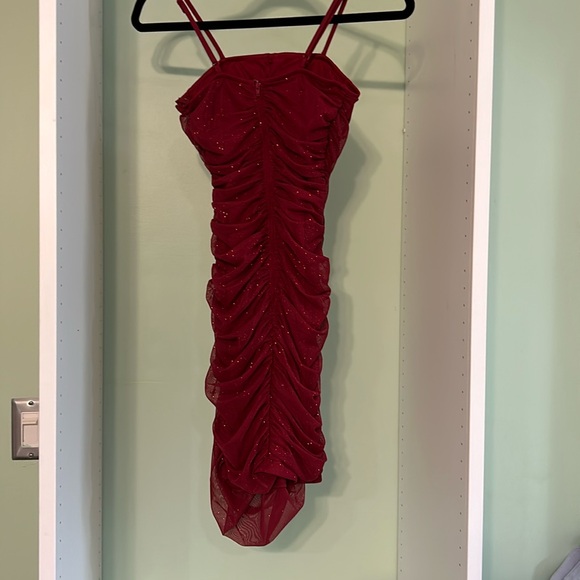 Beautiful red sparkly dress - Picture 2 of 3